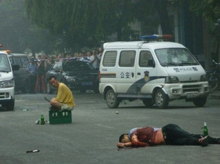 china-politieman-neergestoken-1
