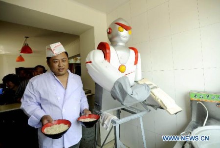 robot-maakt-noedles-in-china-1