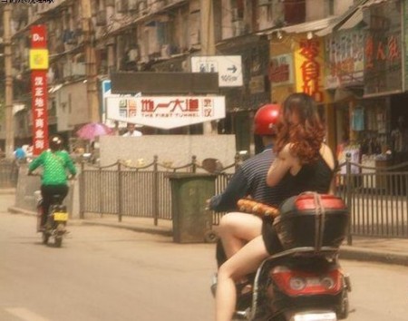 meisje-scooter-china-3